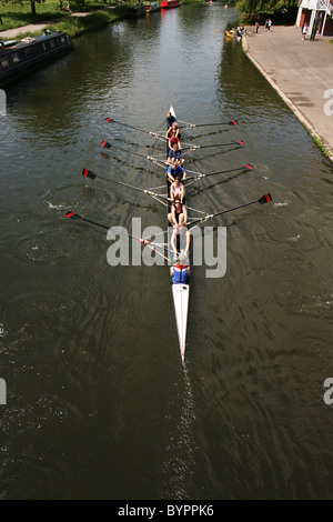 I canottieri lungo il fiume Cam, Cambridge Foto Stock