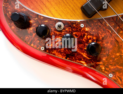 Dettagli di bass chitarra a 5 corde. I controlli per volume e pick-up . Foto Stock