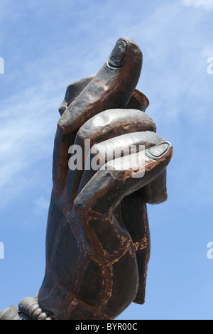 Tre teste sei bracci statua che si trova nella parte anteriore del San Francisco City Hall. Foto Stock