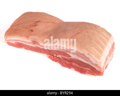 Non Cotte Fresche macellata giunto di pancetta pronta per la cottura contro uno sfondo bianco con nessun popolo e un tracciato di ritaglio Foto Stock