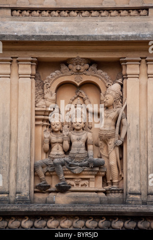 Sri Lanka, periferia di Colombo, Kelaniya Temple. Dettagli architettonici del buddista importante centro religioso e il tempio. Foto Stock