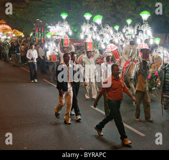 India, Uttar Pradesh, Agra matrimonio processione Foto Stock