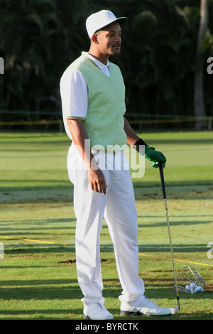 Attore americano e il comico Will Smith è in piedi sulla gamma di guida prima di Pro-Am al 2005 Sony Open alle Hawaii. Foto Stock