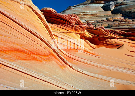 Onde colorate di arenaria in Arizona Coyote Buttes North deserto e vermiglio scogliere monumento nazionale. Foto Stock