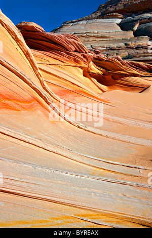 Onde colorate di arenaria in Arizona Coyote Buttes North deserto e vermiglio scogliere monumento nazionale. Foto Stock