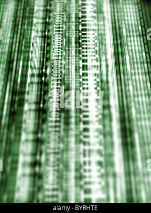 Codice binario che rappresenta l'utilizzo on line, i flussi di dati Foto Stock