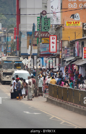 Lo Sri Lanka. Viste tipiche di Kegalle, lungo il percorso A1 tra Colombo e Kandy. Foto Stock