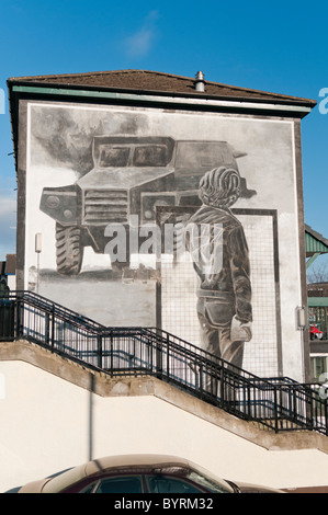 Murale per commemorare i tumulti a Derry negli anni settanta Foto Stock