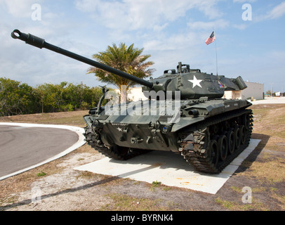 Guerra coreana US Army M41A3 Walker Bulldog serbatoio a Brevard Veterans Memorial sull'Isola Merritt dall Indian River Lagoon Florida Foto Stock