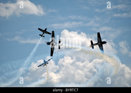 SOUTHEND-ON-SEA, ESSEX, Regno Unito - 30 MAGGIO 2010: Il team di formazione delle lame al Southend Air show Foto Stock