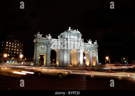 Plaza de Independencia di notte, Madrid, Spagna Foto Stock