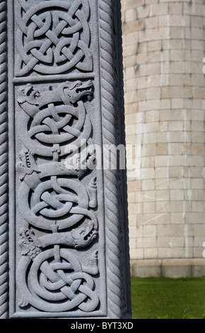 Celtic incisione sulla croce di pietra Foto Stock