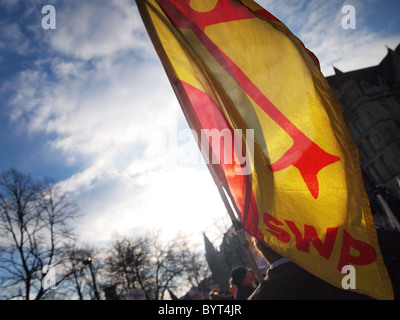 Fotocamere digitali Olympus gli studenti che protestavano contro la tassa di iscrizione sorge con banner attraverso Manchester Foto Stock