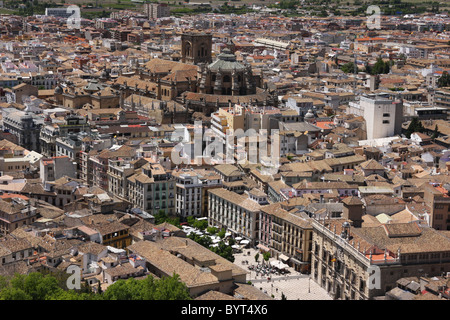 Si affaccia sulla città di Granada in Spagna dalla Alhambra Palace. Foto Stock