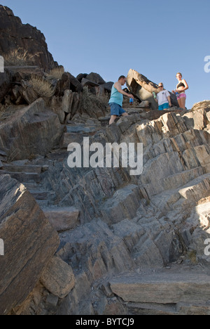 Il sentiero roccioso che ascende Piestewa Peak, precedentemente Squaw Peak, una montagna comunale preservare a Phoenix, Arizona, Stati Uniti d'America Foto Stock