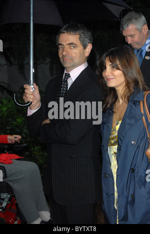 Rowan Atkinson e moglie Sunetra Sastry arriva a Sir David gelate Summer Party di Londra - Inghilterra - 05.07.07 Foto Stock