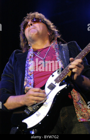 Richie Sambora Bon Jovi performing live in concerto presso la O▓ Arena di Londra - Inghilterra - 24.06.07 Foto Stock