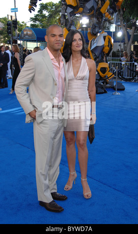 Amaury Nolasco e Dayanara Torres Los Angeles premiere di 'Transformers" tenutasi presso il Mann Village Theatre di Westwood, California Foto Stock