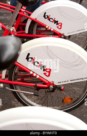 Rack di biciclette comunali della città di Barcellona Spagna Foto Stock