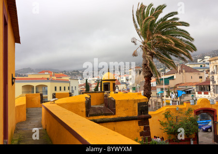 Fort Sao Tiago, il 'giallo Fort', a Funchal, Madeira Foto Stock