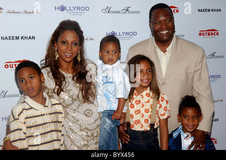 Holly Robinson Peete e Rodney Peete con i bambini a cura di Design 2007 presso la casa di Tammy e Eric Gustavson - Arrivi Foto Stock