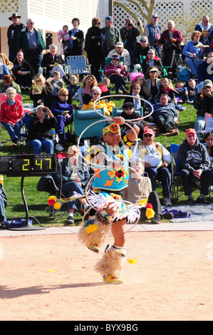 2011 native american hoop ballare nel campionato del mondo Foto Stock