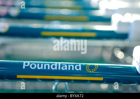 Poundland Carrello della spesa. Foto Stock