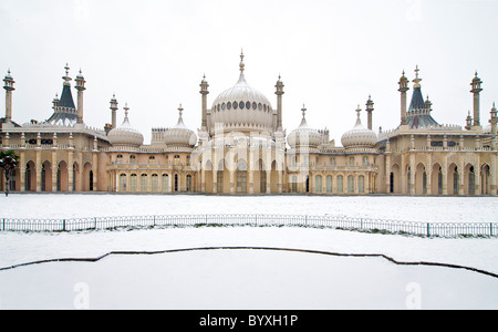 Royal Pavilion di Brighton e motivi nella neve. L'inverno. Brighton East Sussex England Foto Stock