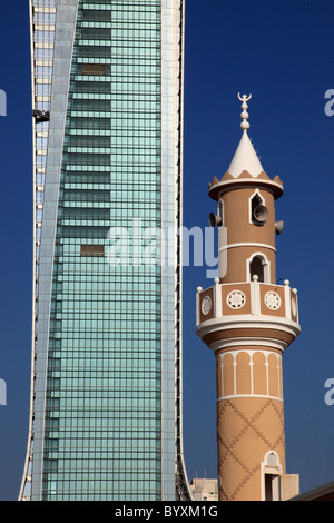 Il Kuwait Kuwait City, il grattacielo, moschea, minareto, Foto Stock