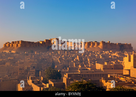 India Rajasthan, Jaisalmer la città vecchia a la mattina presto luce dorata Foto Stock