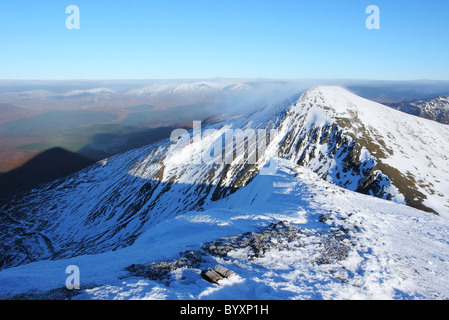 Stob un'Choire Mheadhoin visto da Stob Coire Easian. Foto Stock