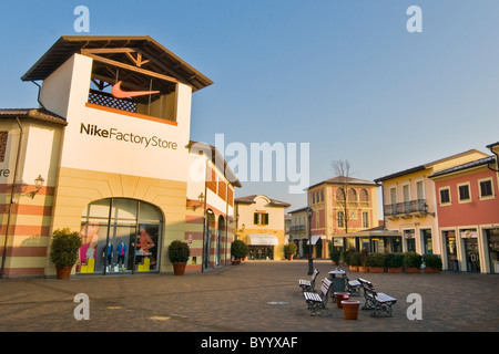 Nike factory store, Designer Outlet, Serravalle Scrivia, provincia di  Alessandria, Italia Foto stock - Alamy