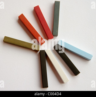 Colorati gessi pastello su tela Foto Stock