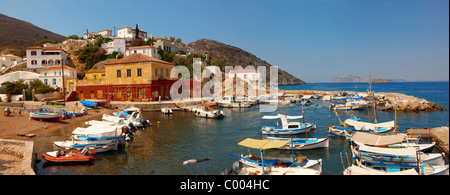 Il porto del piccolo villaggio di pescatori di Kaminia, Hydra, greco ISOLE DELL'ARGOSARONICO Foto Stock