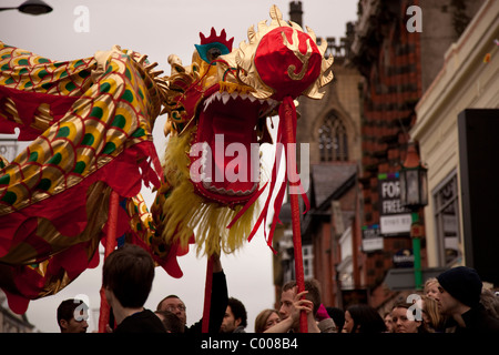 Un cerimoniale di dragon puppet utilizzato nel Capodanno cinese Foto Stock