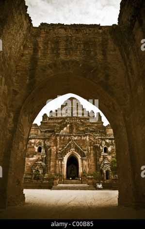 La sfortuna di gate, Dhammayangyi tempio, Bagan, Myanmar Foto Stock