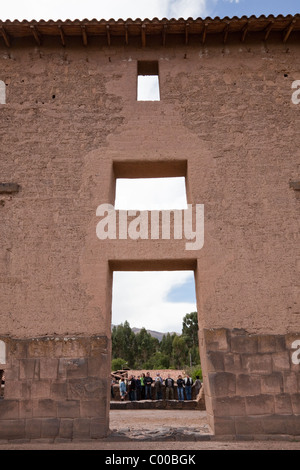 L'antico tempio inca di Wiracocha a Raqchi, Perù, Sud America. Foto Stock