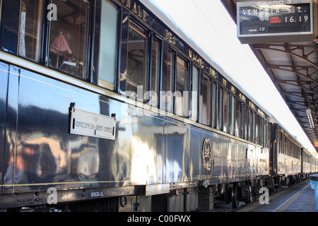 Il Venice Simplon-Orient Express treno di lusso Foto Stock