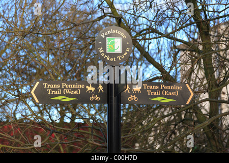 Trans Pennine Trail, signpost Penistone, South Yorkshire, Inghilterra, Regno Unito. Foto Stock