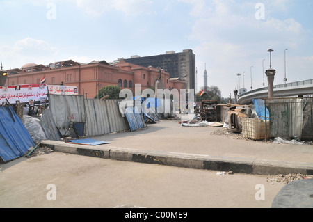 Scene in ed intorno a Tahrir Sq come pro-democrazia manifestanti assemblare al cambiamento della domanda e la rimozione del Presidente Mubarak. Foto Stock