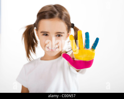 Bambina con dipinti a mano, focus è sul lato Foto Stock