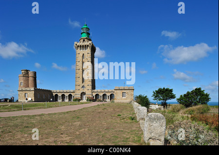 Il vecchio e il nuovo faro di Cap Fréhel, Côtes d'Armor Bretagna, Francia Foto Stock