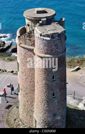 Vecchio 1702 faro costruita da Vauban a Cap Fréhel, Bretagna Francia Foto Stock