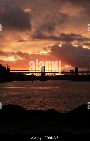 Britannia ponte sopra il Menai Straits, Anglesey, Galles Foto Stock