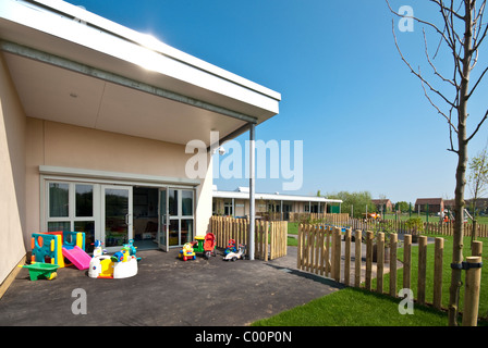 Caversham centro per bambini esterno con parco giochi per bambini Foto Stock