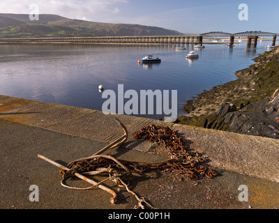 Blaenau Ffestiniog Railway Bridge (Pont Abermaw) che copre la Afon Mawddach fiume tra Morfa Mawddach e Barmouth Foto Stock