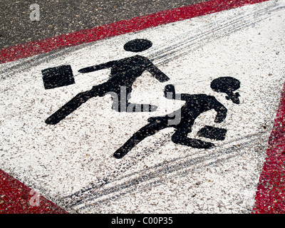 Segno sulla strada- Bambini crossing Foto Stock