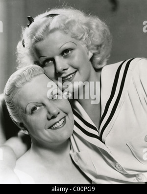 JEAN HARLOW (1911-1937) US attrice cinematografica con la sua madre Jean Poe Carpenter circa 1930 Foto Stock