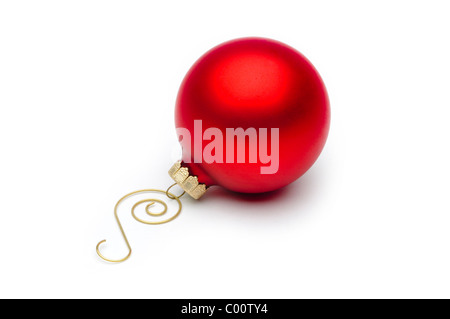 Red ornamento di Natale su bianco Foto Stock