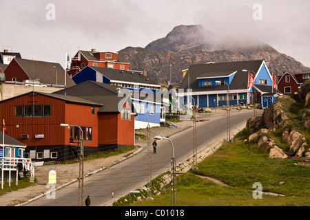 Sisimiut è la seconda città del paese (pop. 5250) e la sua estremità settentrionale anno-round ice-free port, Groenlandia Foto Stock